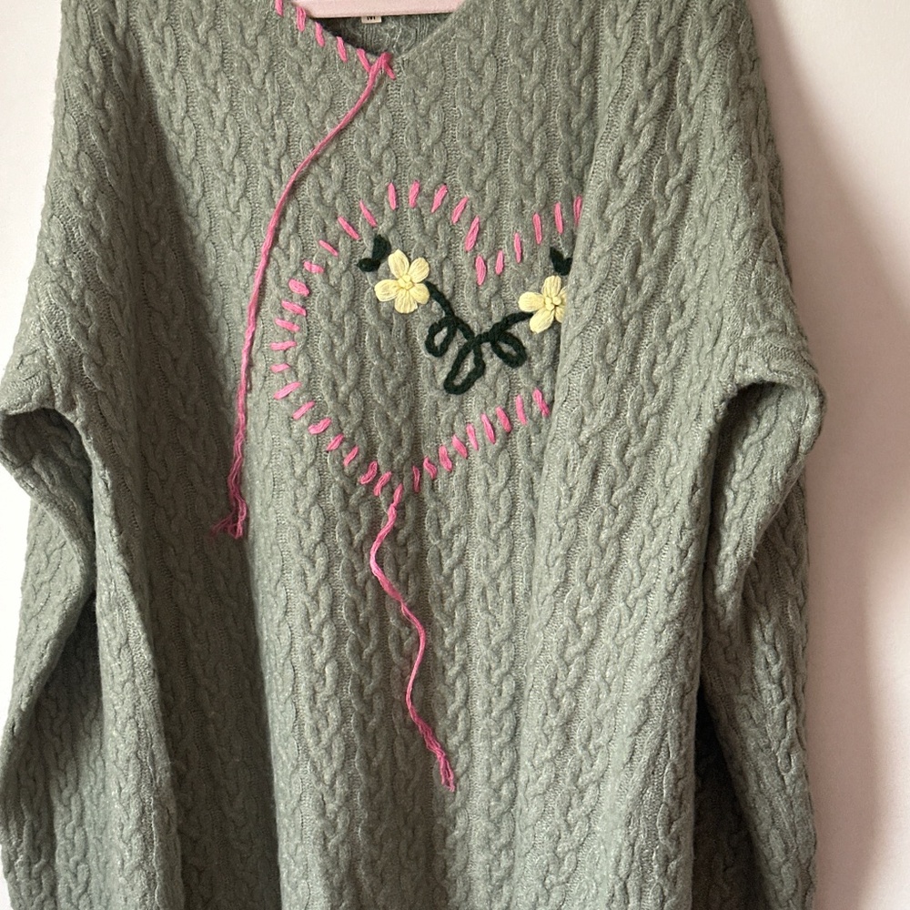 NWOT POL SZ M GRAY CABLE  SWEATER CABLE SUPER SOFT